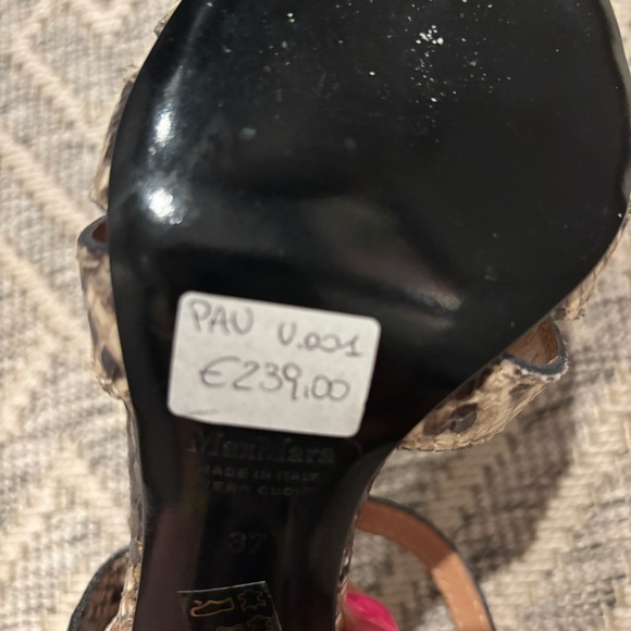 📌 Listing Title:
Vintage Max Mara Snakeskin Heels | Made in Italy | Size 37 - Picture 5 of 6